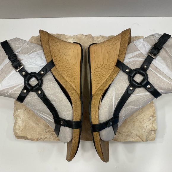 Kenneth Cole Reaction Black Leather Strappy Wedge Heeled Sandals Sz 9.5 - Picture 4 of 11